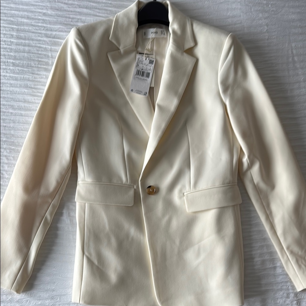 Chic Cream Blazer